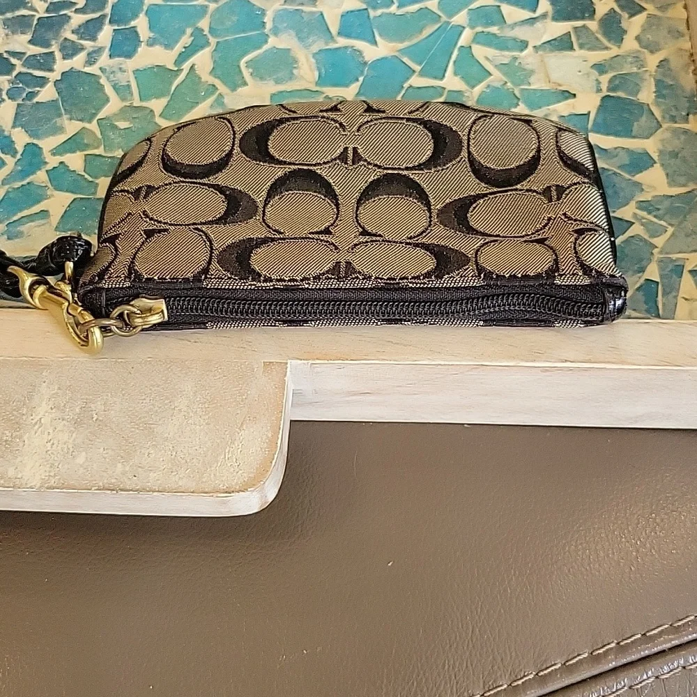 Coach Poppy wristlet